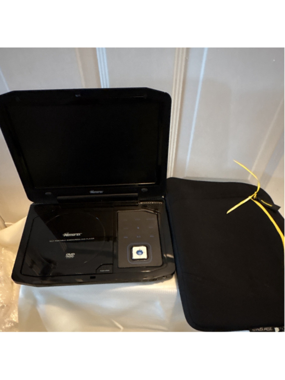 Memorex MDT102 10.2" Portable Widescreen DVD Player Black AV In/Out 2008
